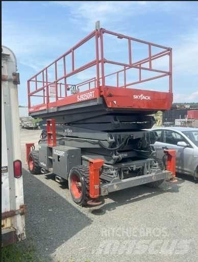 SkyJack SJ 9250 Makazaste platforme
