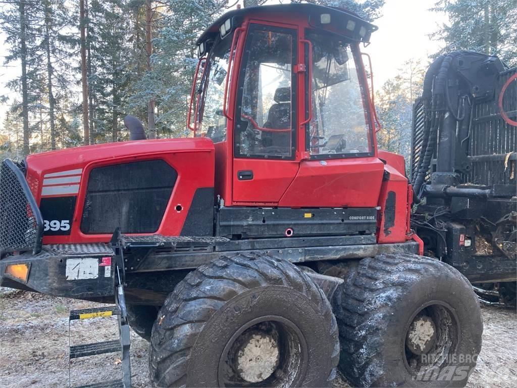 Komatsu 895 Forvarderi