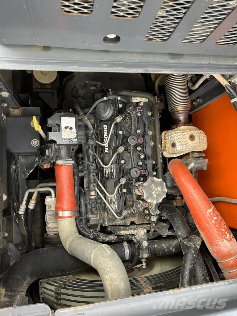 Doosan DX 140 LCR Bageri guseničari