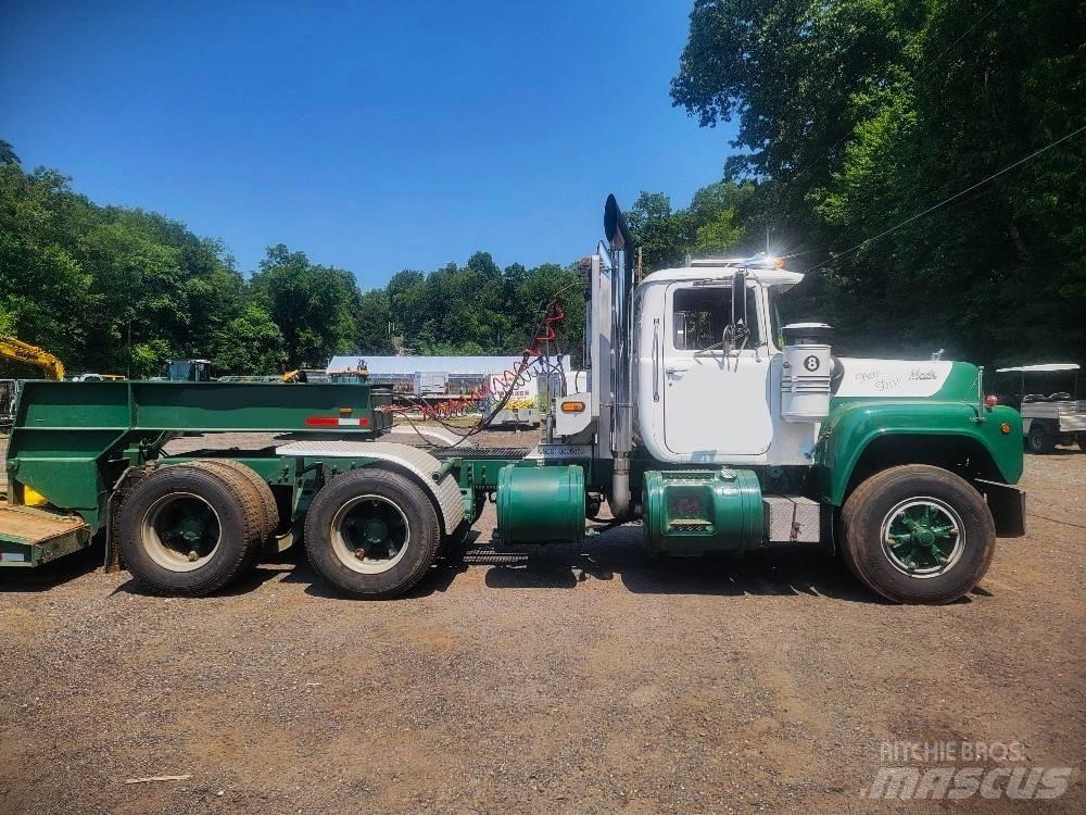 Mack R 688 ST Tegljači