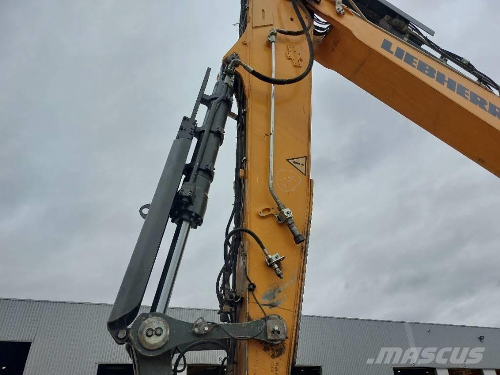 Liebherr R 936 LC Bageri guseničari
