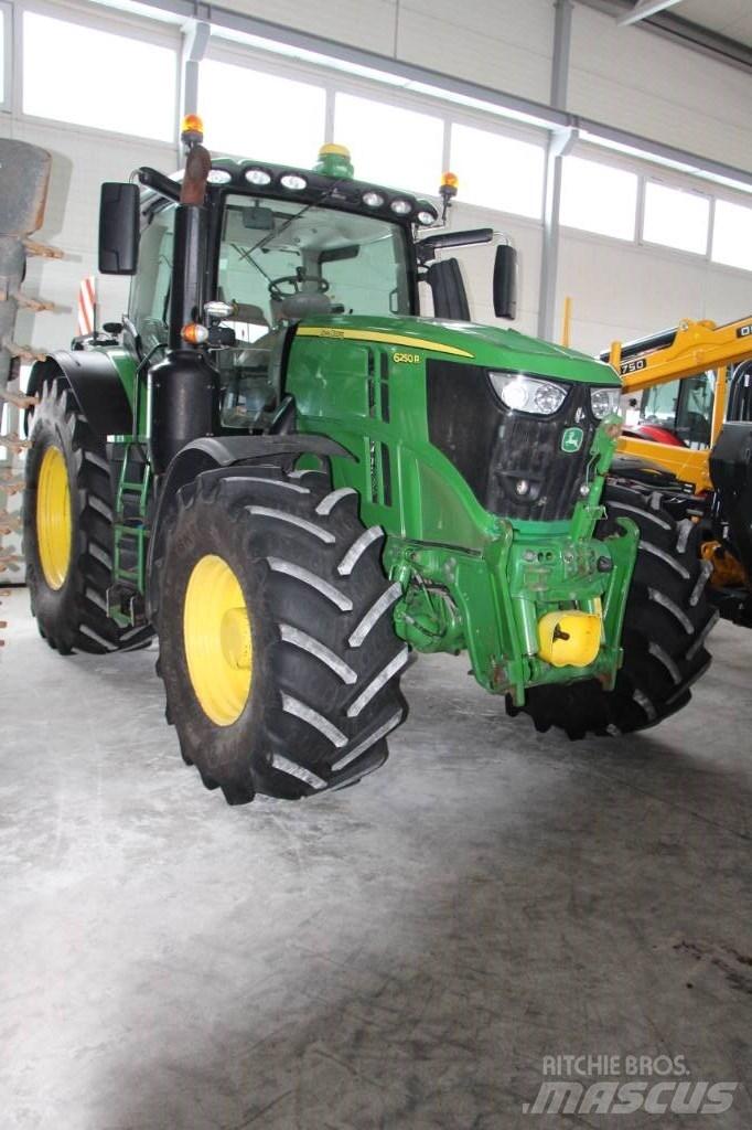 John Deere 6250 R Traktori