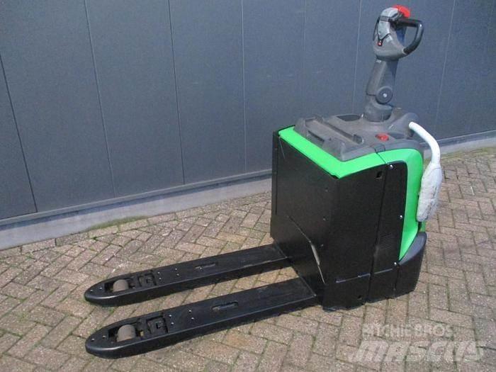 Cesab P320 Nisko podizni električni viljuškar sa stajalištom