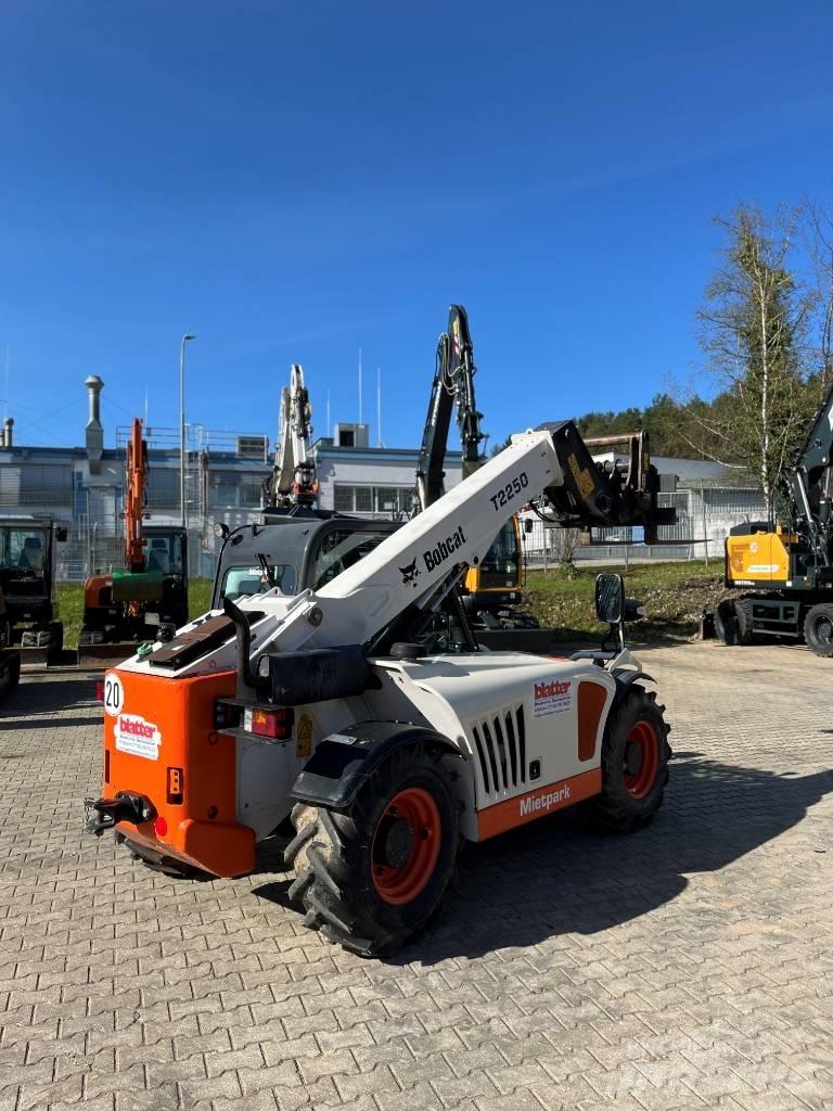 Bobcat T 2250 Teleskopski viljuškari