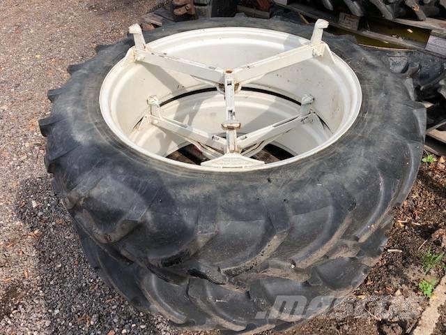 Pirelli 13.6 R38 Gume, točkovi i felne