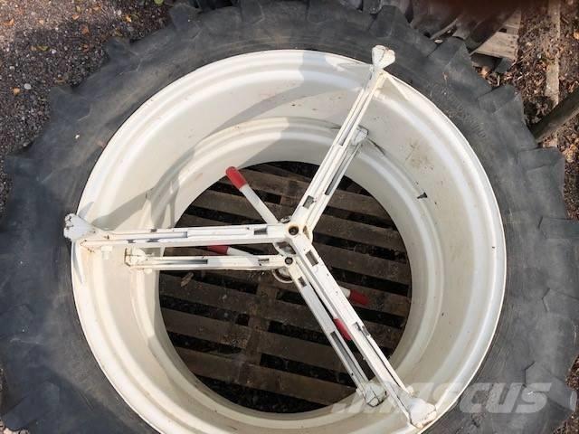 Pirelli 13.6 R38 Gume, točkovi i felne