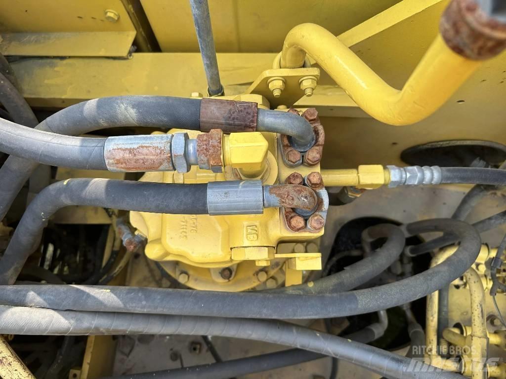 Komatsu PC240-8 Bageri guseničari
