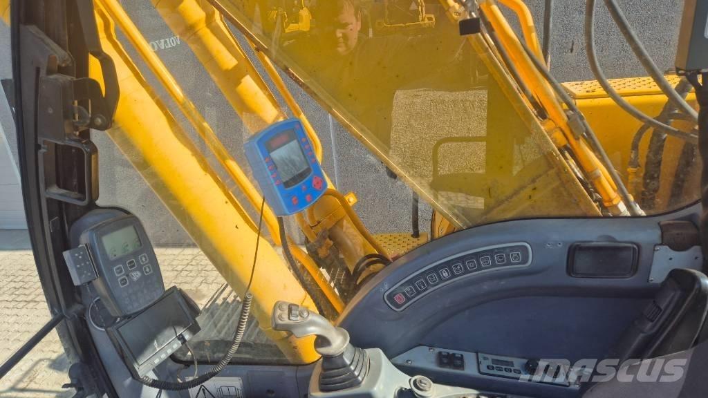 JCB JS 220 LC Bageri guseničari