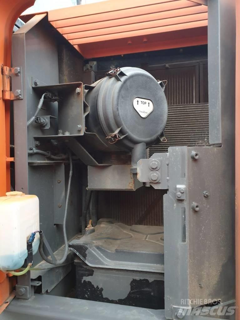 Hitachi ZX225USLC-3 Bageri guseničari