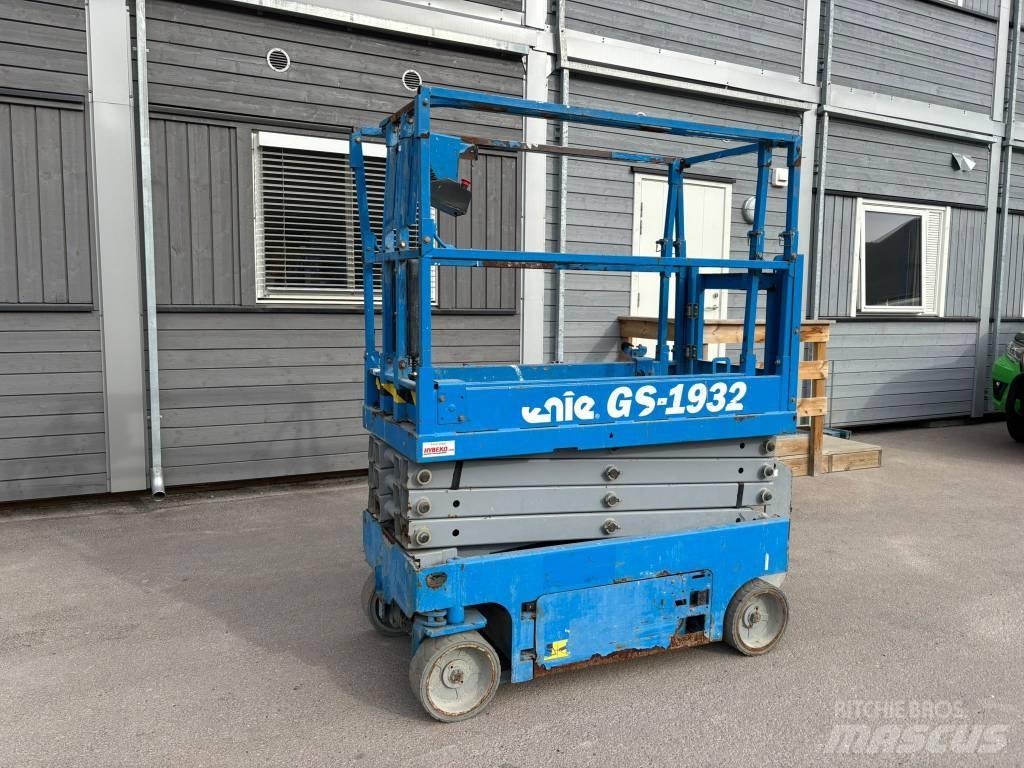  !SOLD! Genie GS 1932 Makazaste platforme