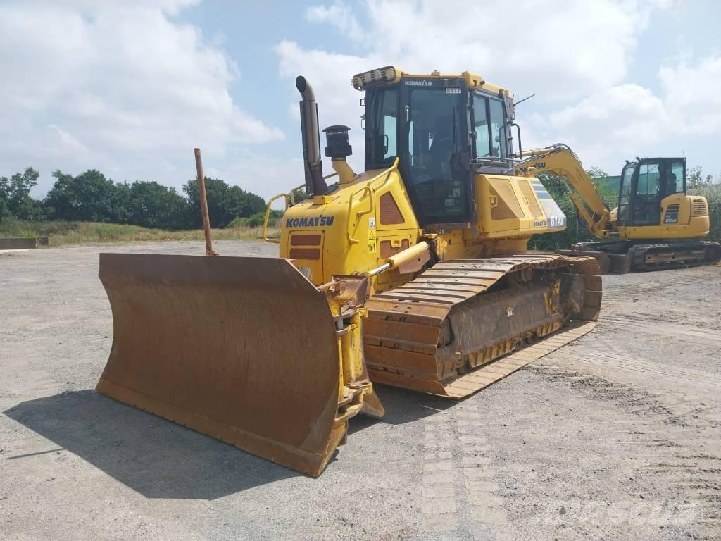 Komatsu D61PX-23 Buldožeri guseničari