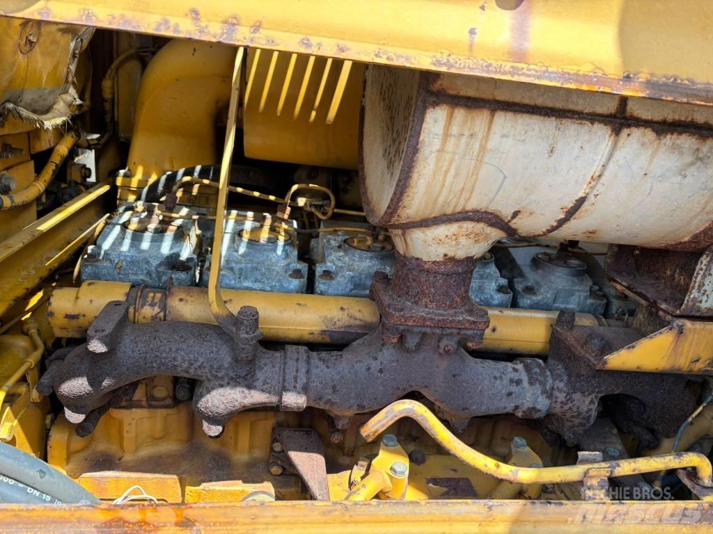 Komatsu D65PX-8 Buldožeri guseničari