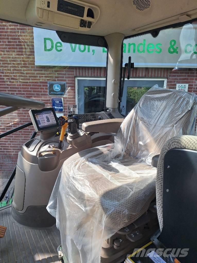 John Deere 6130R Traktori