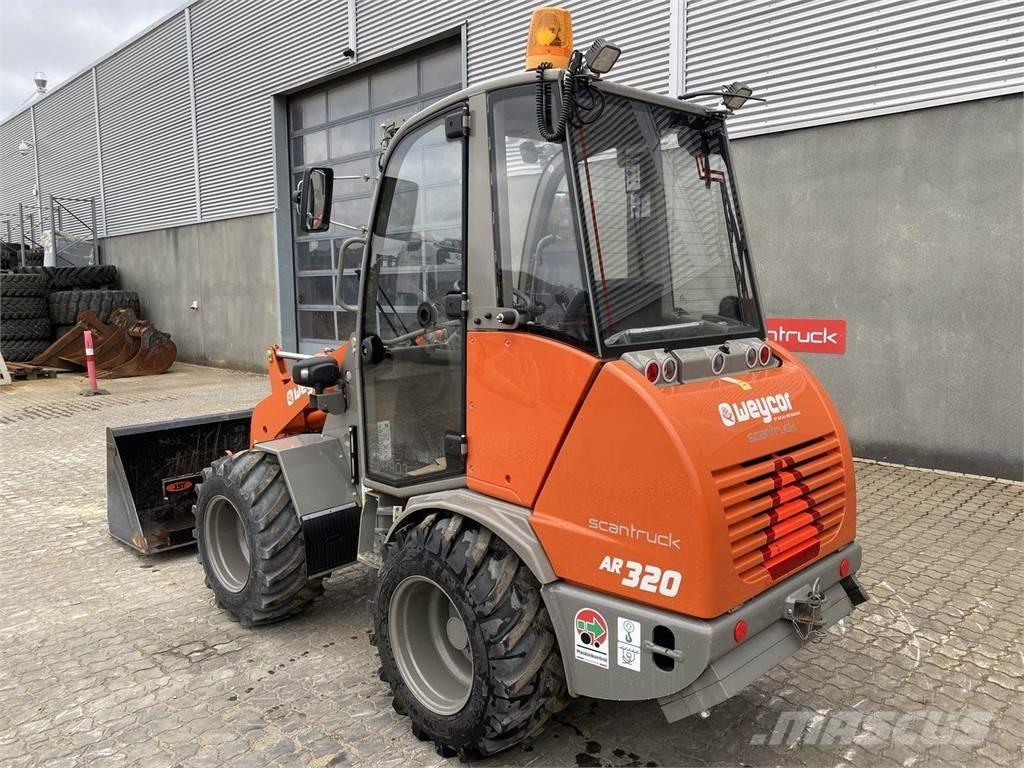 Weycor AR320 Cab Višenamenski utovarivači