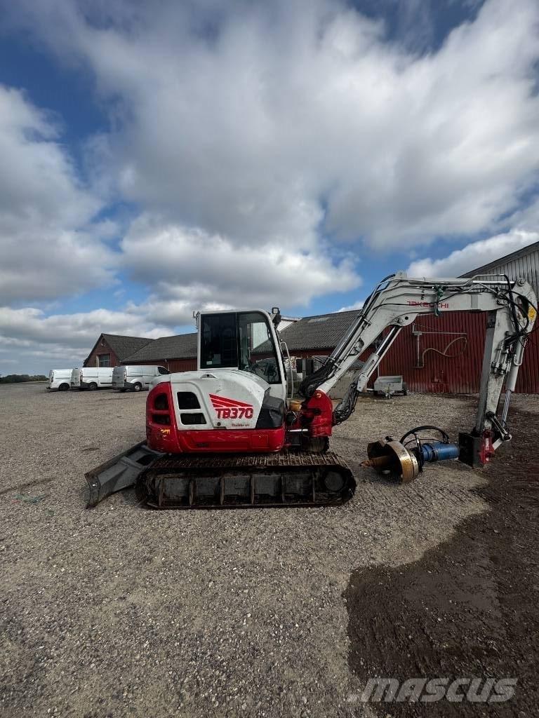 Takeuchi TB 370 Bageri guseničari