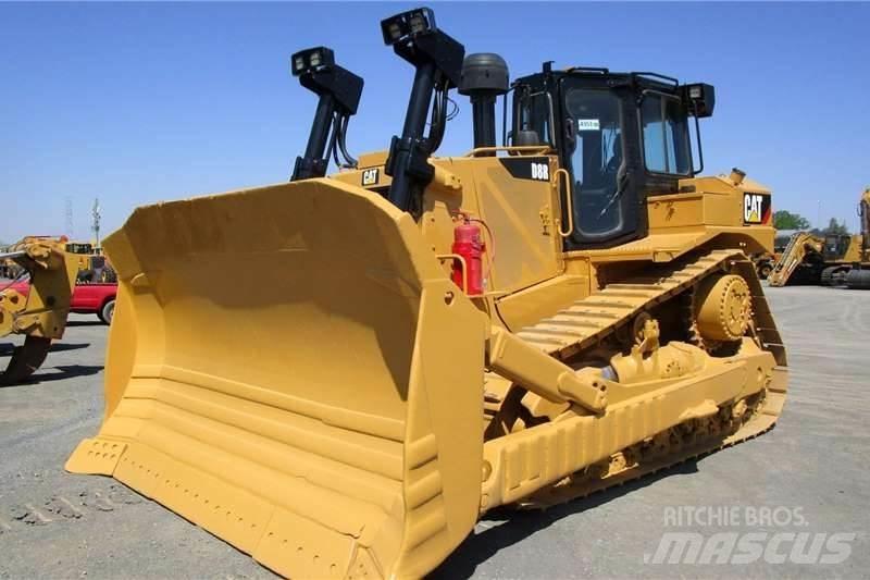 CAT D8R Buldožeri guseničari