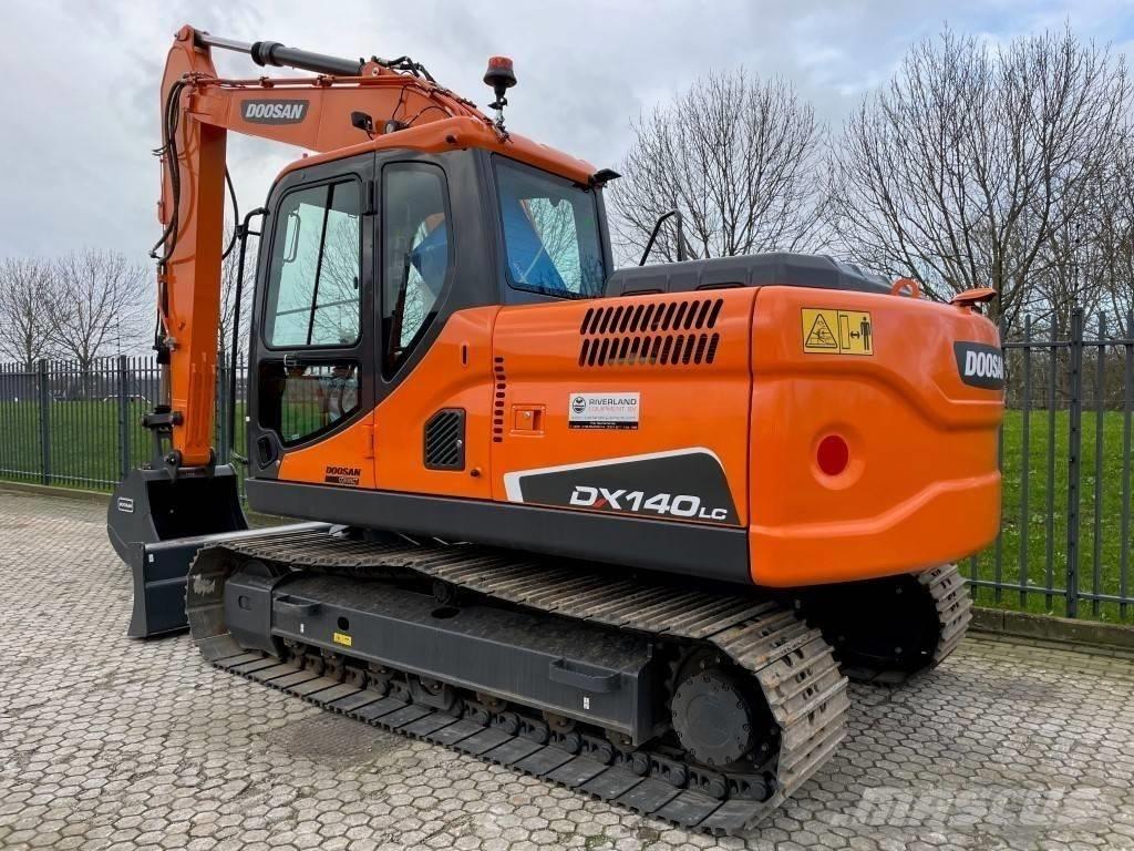 Komatsu dx140w Bageri guseničari