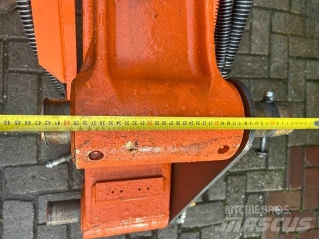 Hitachi ZX 135 Bageri guseničari