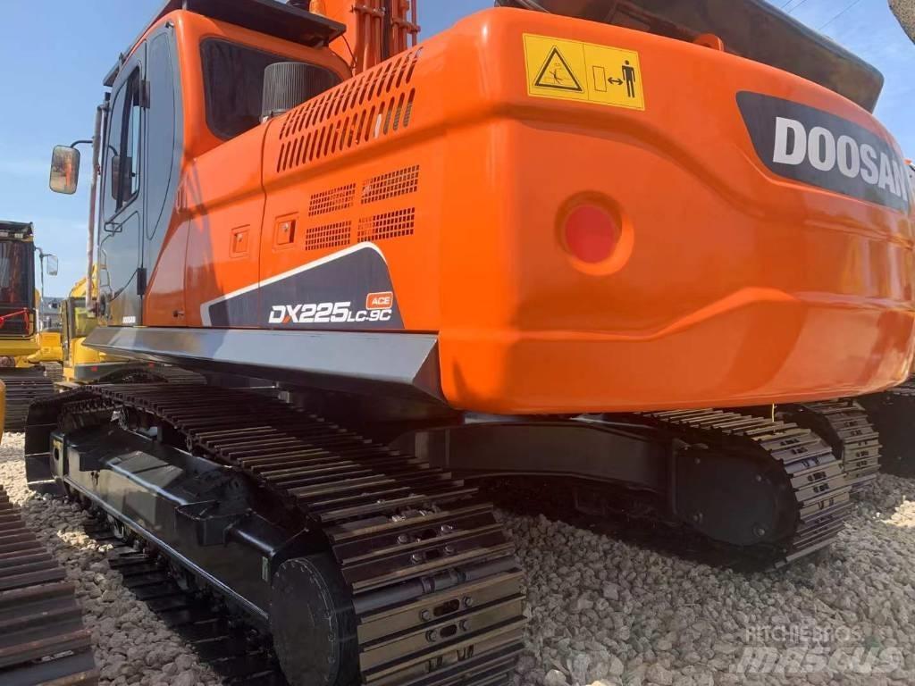Doosan DX 225 LC Bageri guseničari