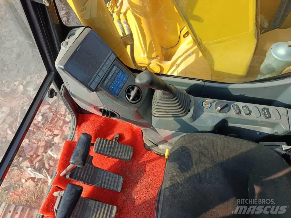 Komatsu PC138US Bageri guseničari