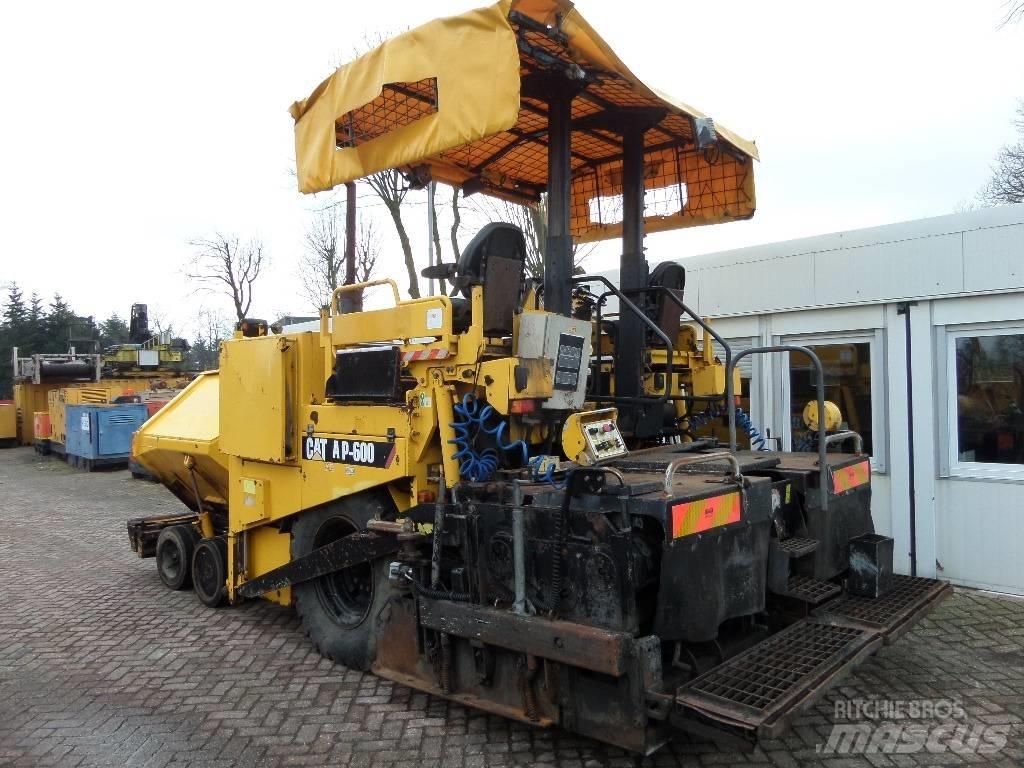 CAT AP 600 Asfaltni finišeri