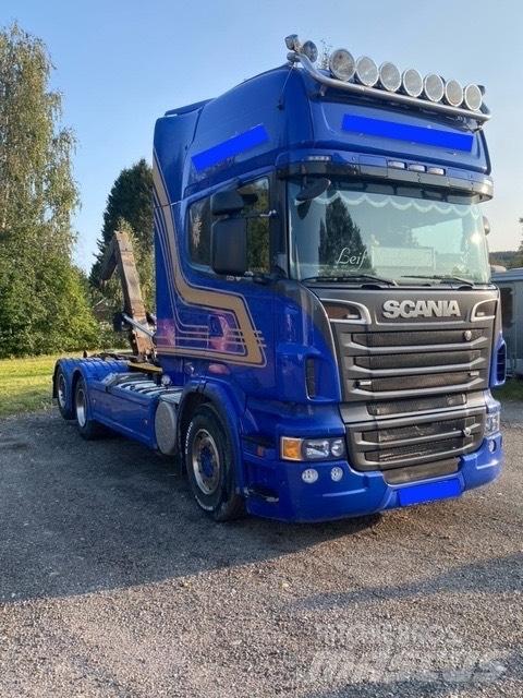 Scania R 620 LB Rol kiper kamioni sa kukom za podizanje tereta