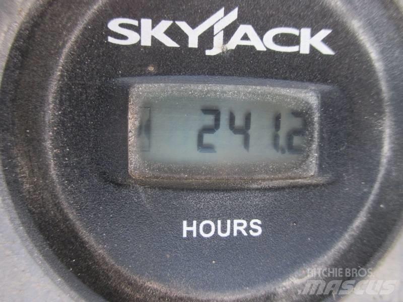 SkyJack SJ III 3219 Makazaste platforme