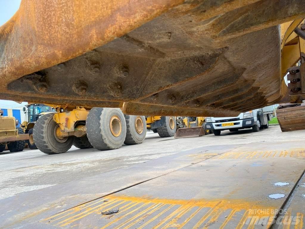 CAT D6T XL NVT Buldožeri guseničari