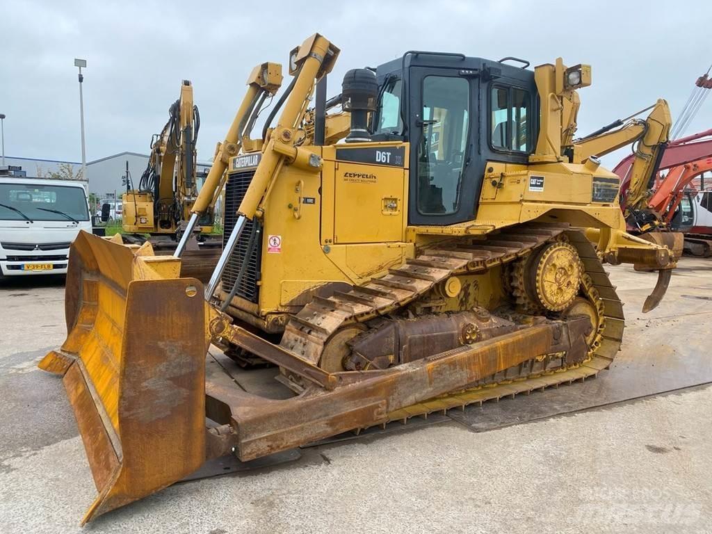 CAT D6T XL NVT Buldožeri guseničari