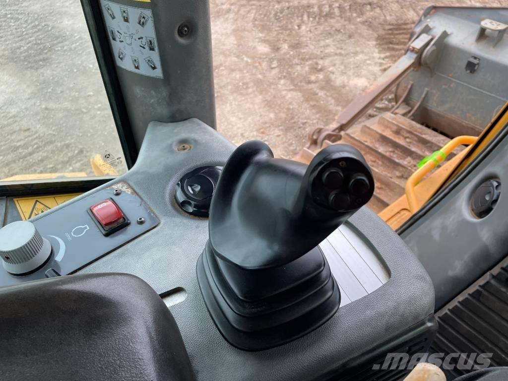 Liebherr PR 746 Buldožeri guseničari