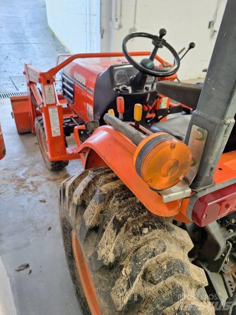 Kubota B 2710 Traktori
