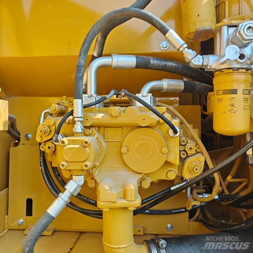 CAT 320D2 Bageri guseničari