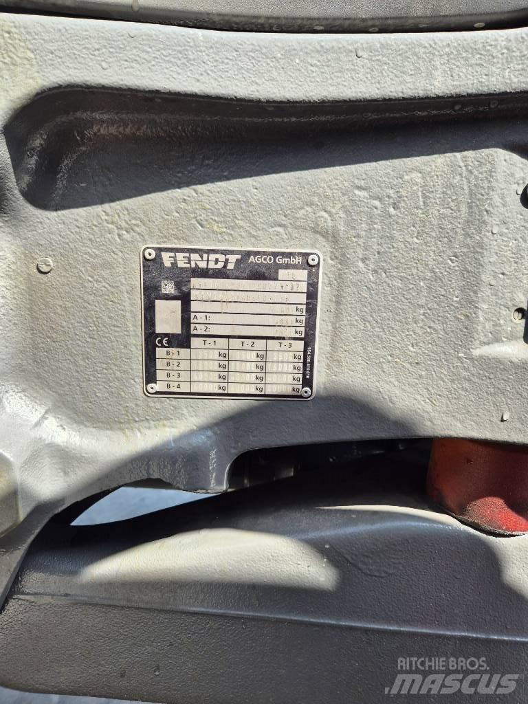 Fendt 718 Vario Traktori
