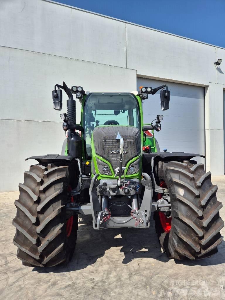 Fendt 718 Vario Traktori