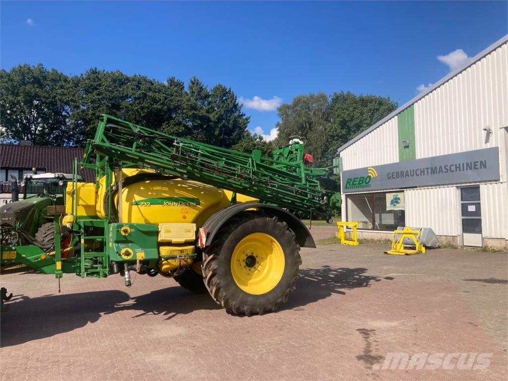 John Deere 732 Vučene prskalice