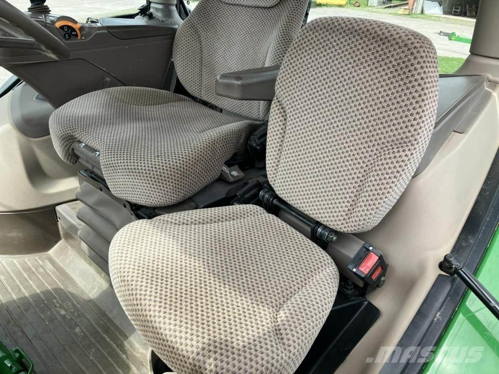 John Deere 6215R Traktori