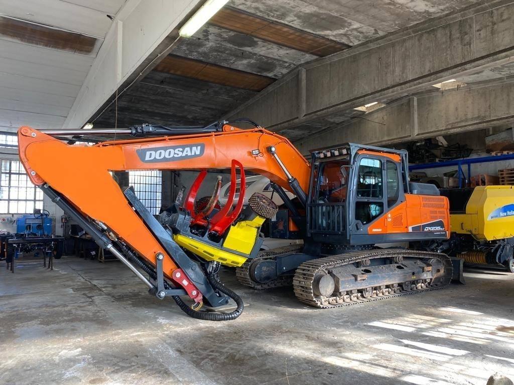 Doosan DX 235 NLC-5 Bageri guseničari