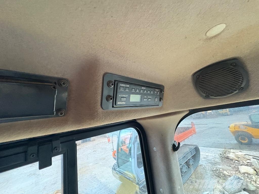 Komatsu D65PX-18 Buldožeri guseničari