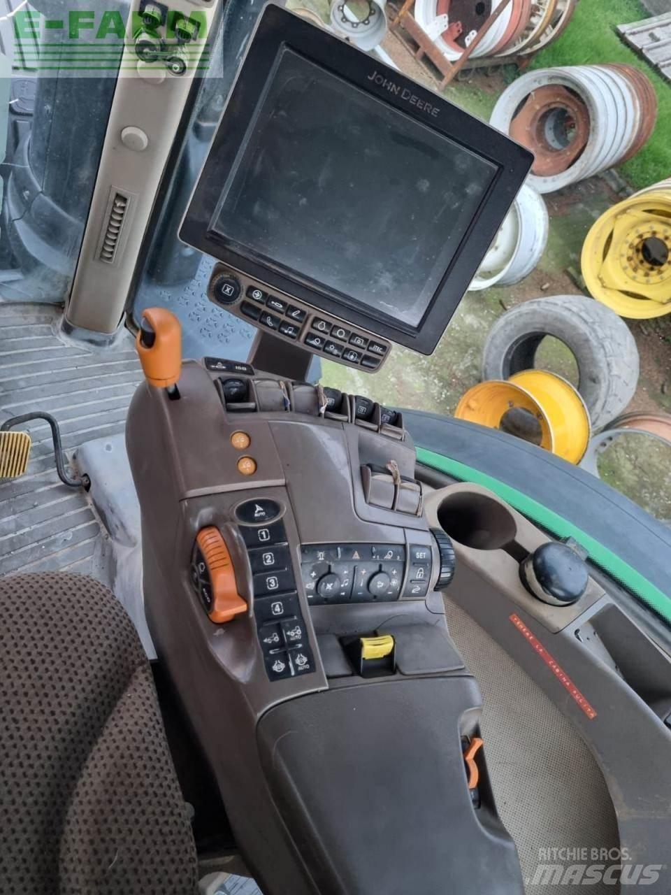 John Deere 8245 R Traktori