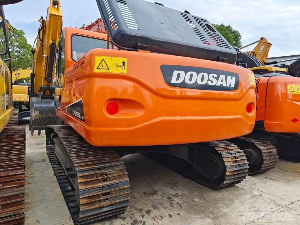 Doosan 225 LC Bageri guseničari