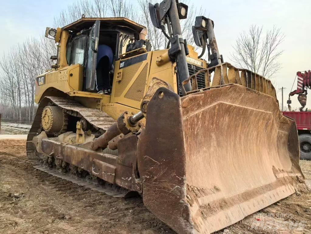 CAT D8T bulldozers Buldožeri guseničari