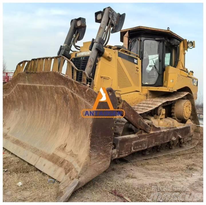 CAT D8T bulldozers Buldožeri guseničari