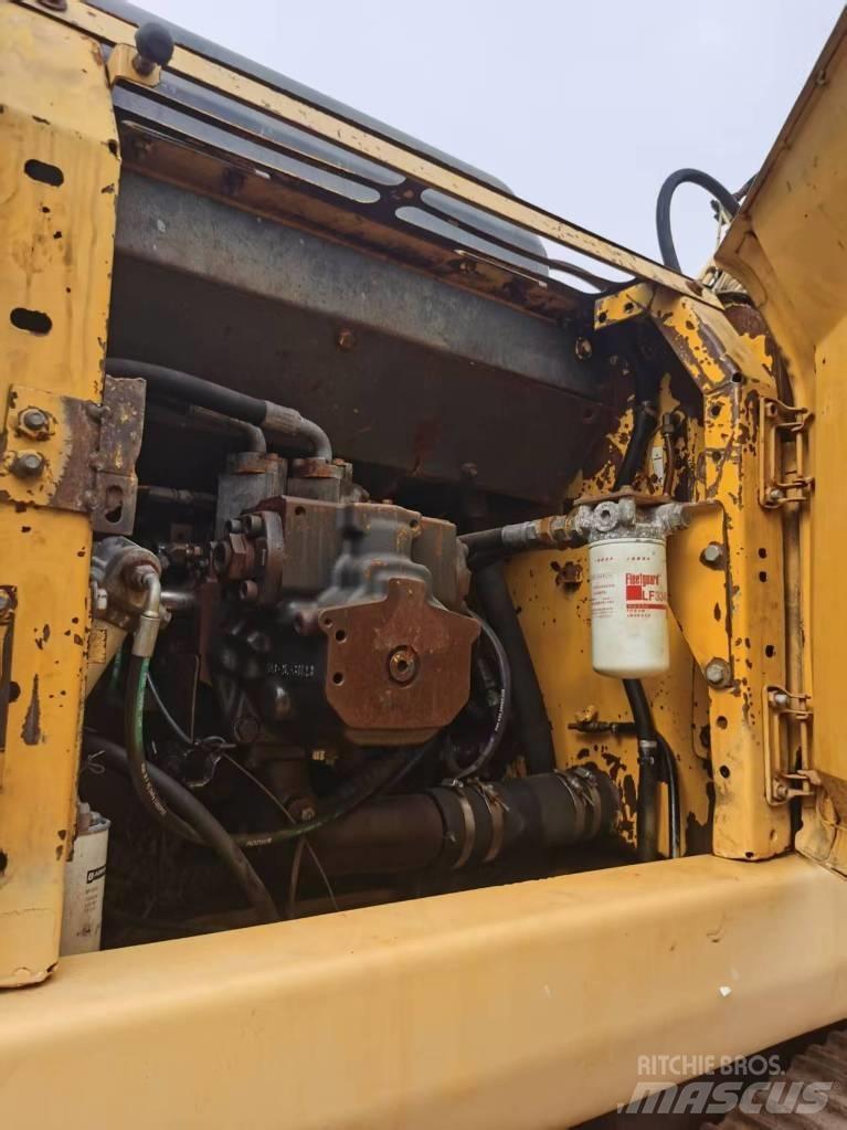 Komatsu PC 220-7 Bageri guseničari