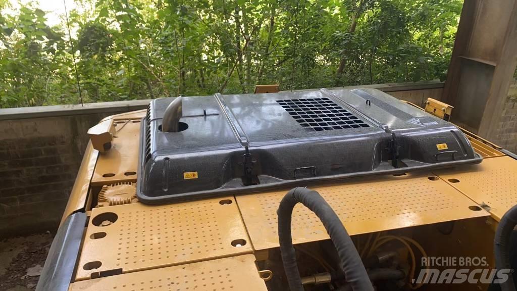 CAT 320D2L Bageri guseničari