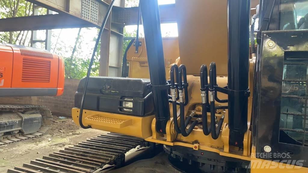 CAT 320D2L Bageri guseničari