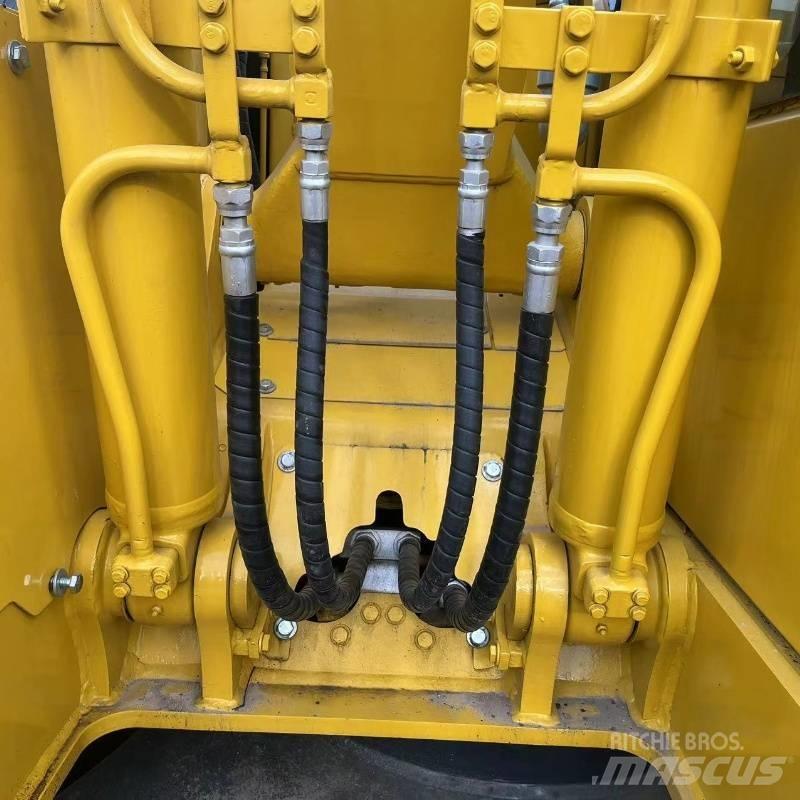 Komatsu PC 138 Bageri guseničari