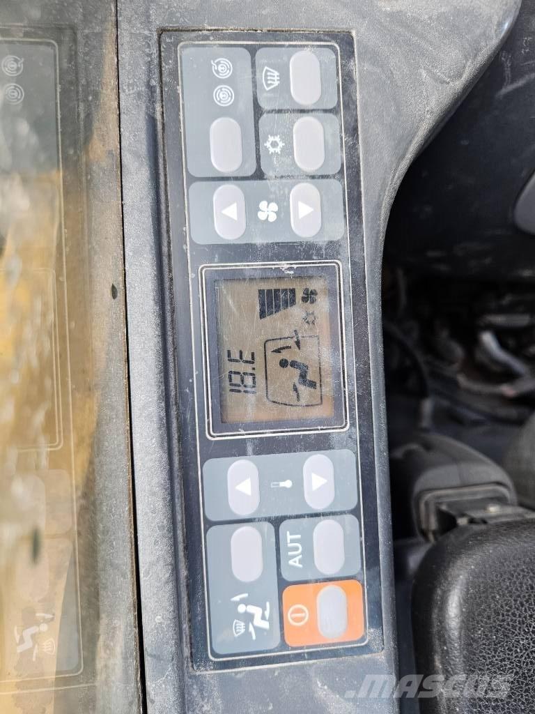 CAT 323 Bageri guseničari