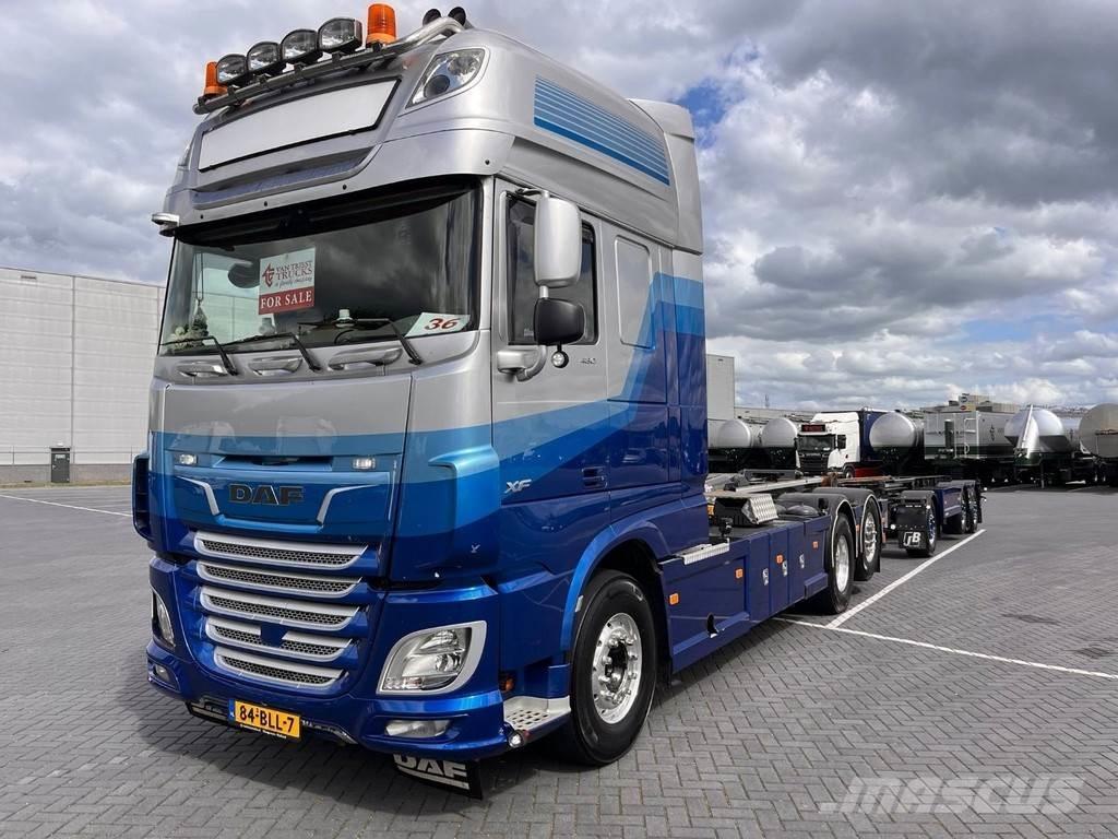 DAF XF 480 FAN Rol kiper kamioni sa kukom za podizanje tereta