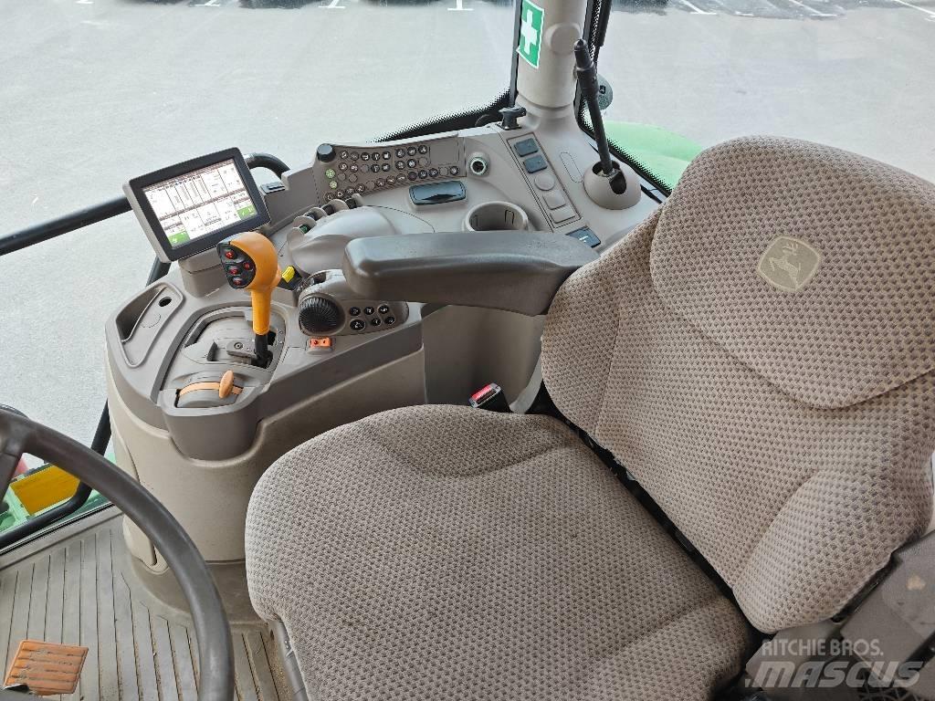 John Deere 6215 R Traktori