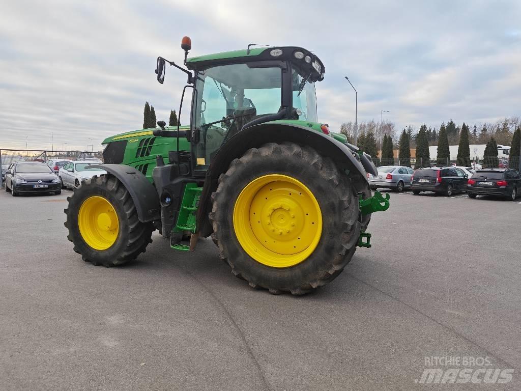 John Deere 6215 R Traktori